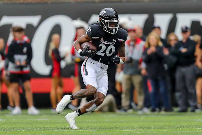 Nov 5, 2022; Cincinnati, Ohio, USA; Cincinnati Bearcats wide receiver Jadon Thompson (20) runs with the ball against the Navy Midshipmen in the first half at Nippert Stadium. Mandatory Credit: Katie Stratman-USA TODAY Sports